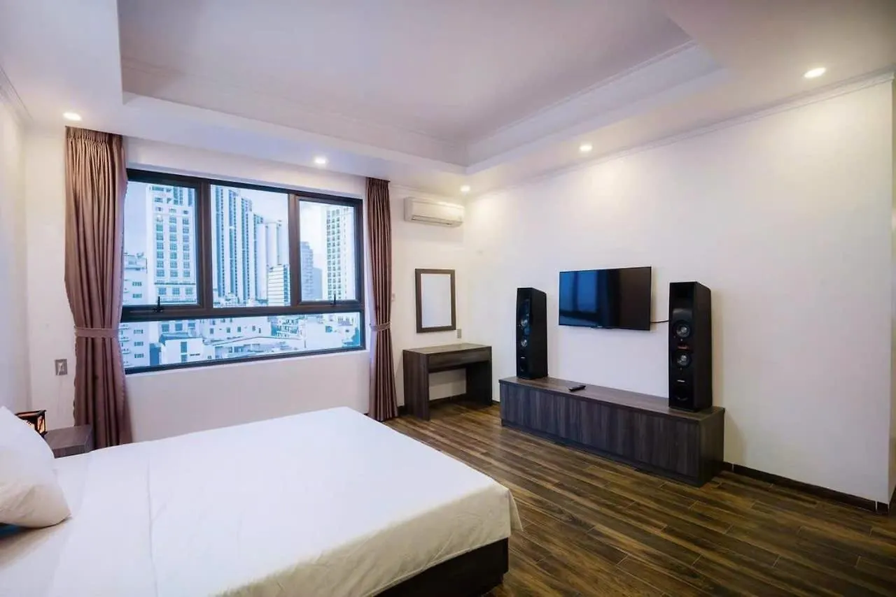 La Casa Hotel Нячанг
