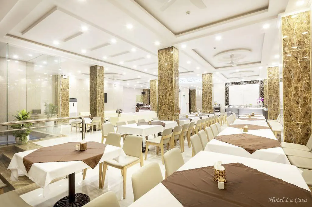 La Casa Hotel Нячанг